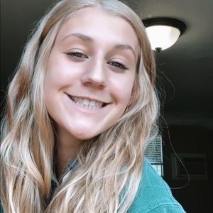 Meet your Posher, Olivia